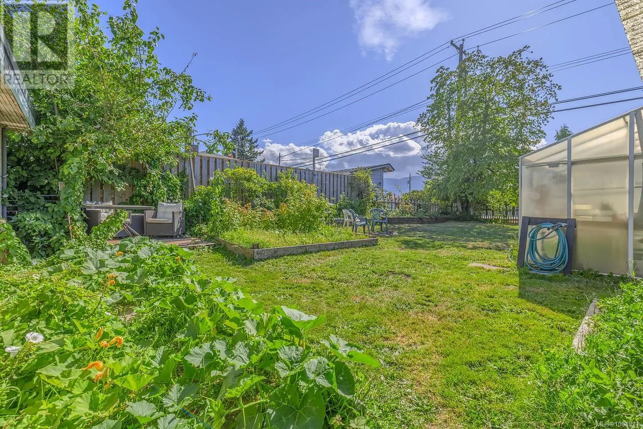 1212 Waddington Rd
