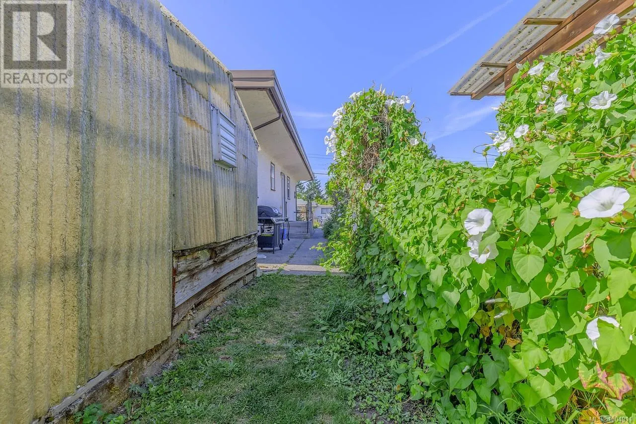 1212 Waddington Rd