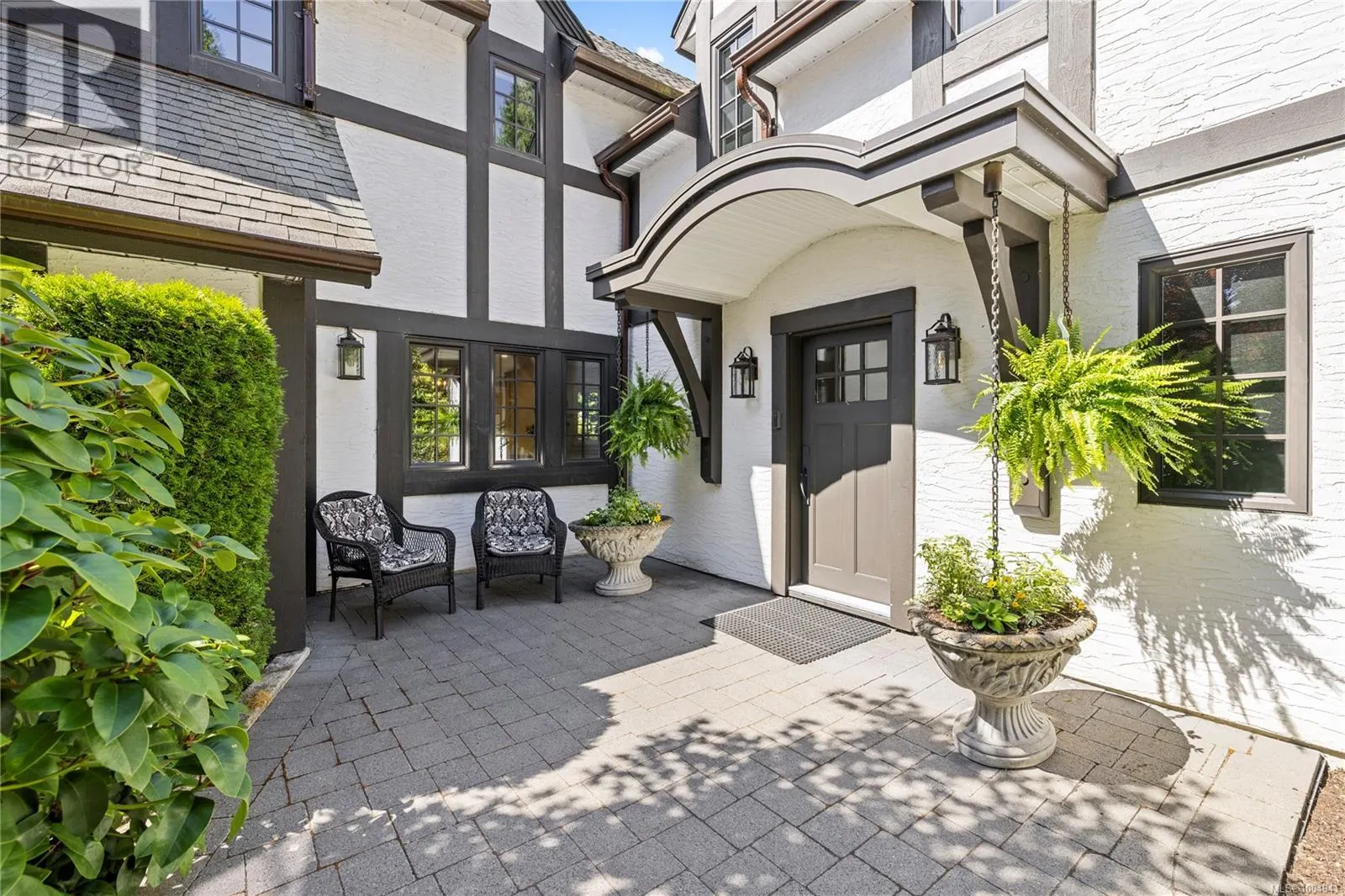 2534 Island Hwy W