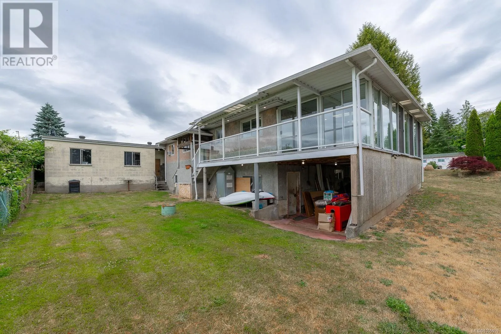 4950 John St