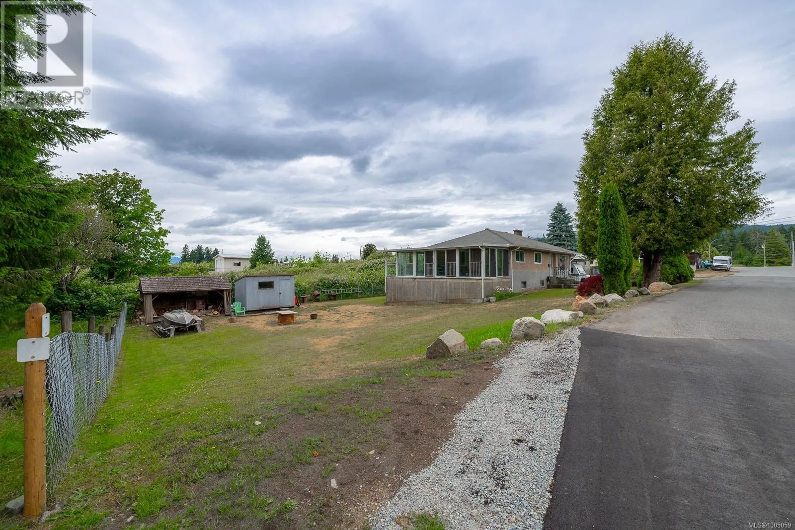 4950 John St