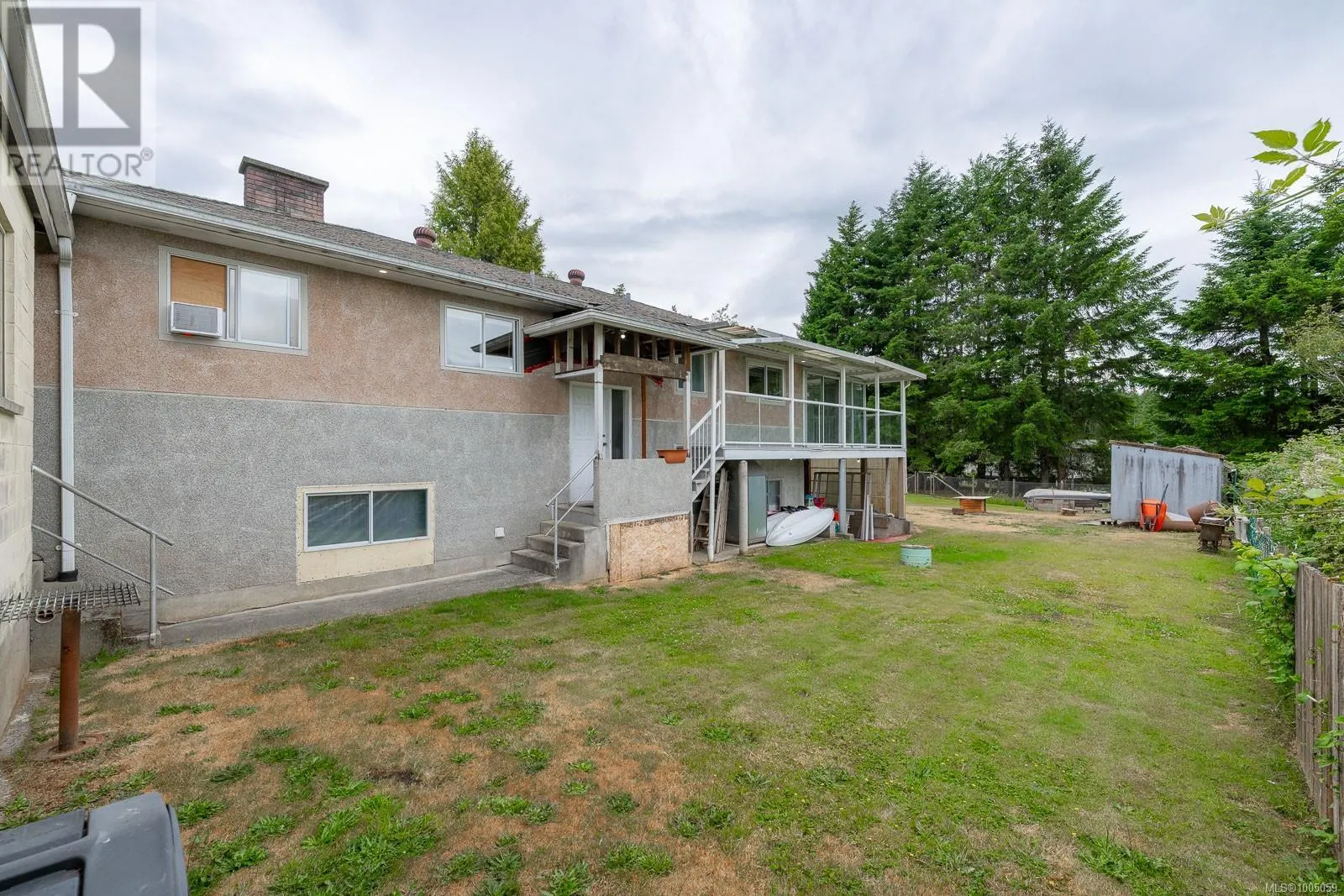 4950 John St