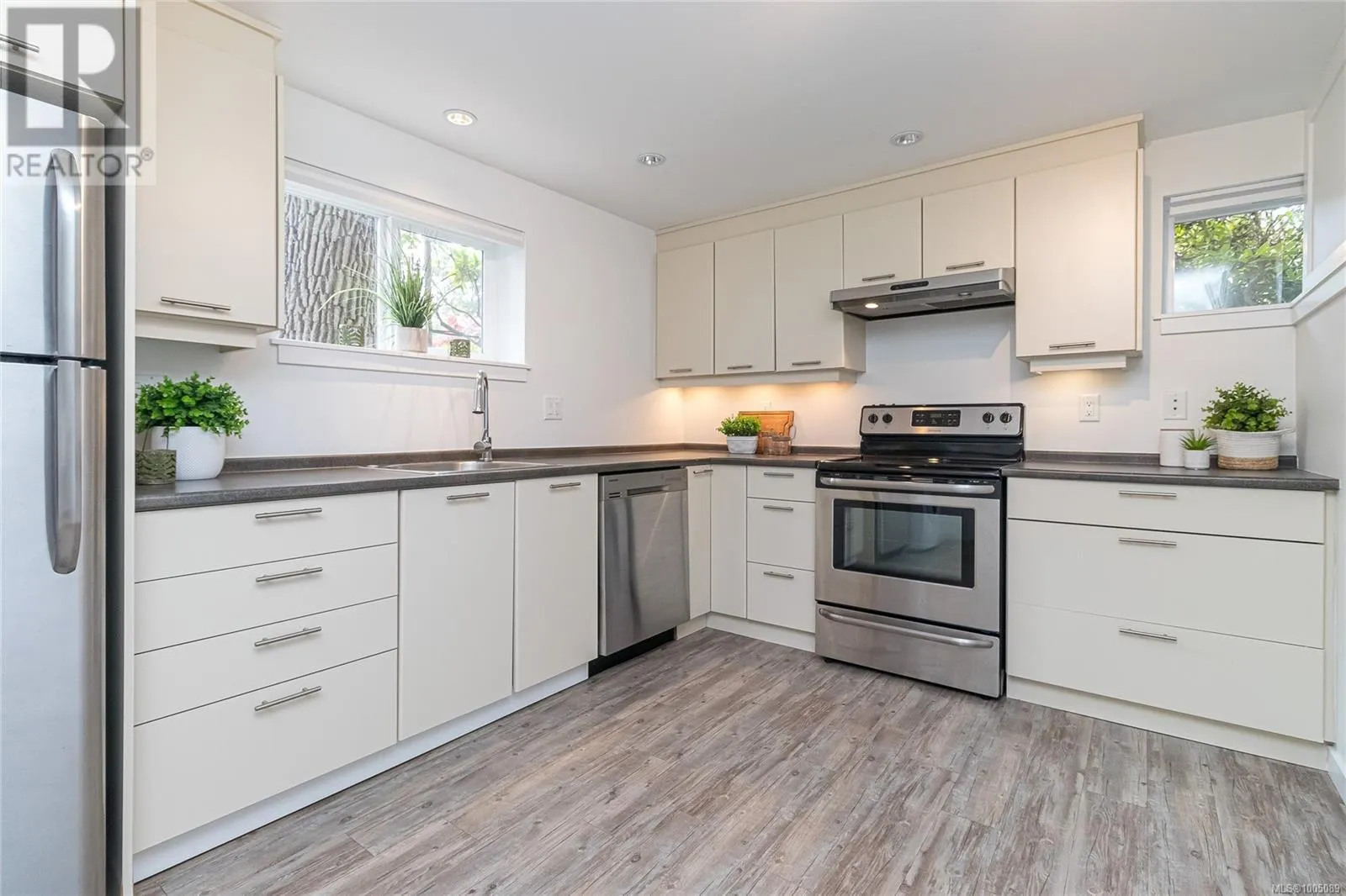 3515 Cardiff Pl