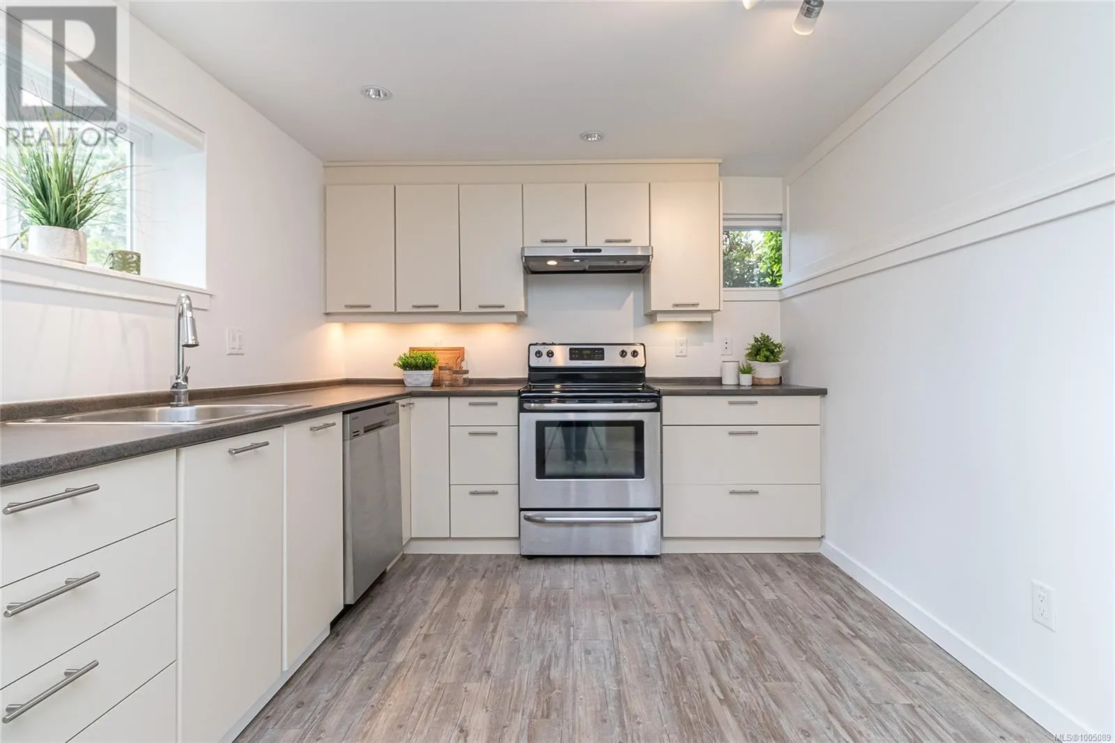 3515 Cardiff Pl