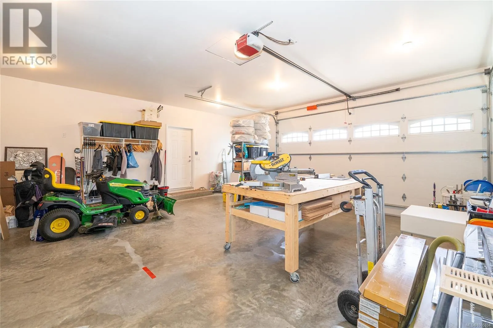 1185 Hutchinson Rd