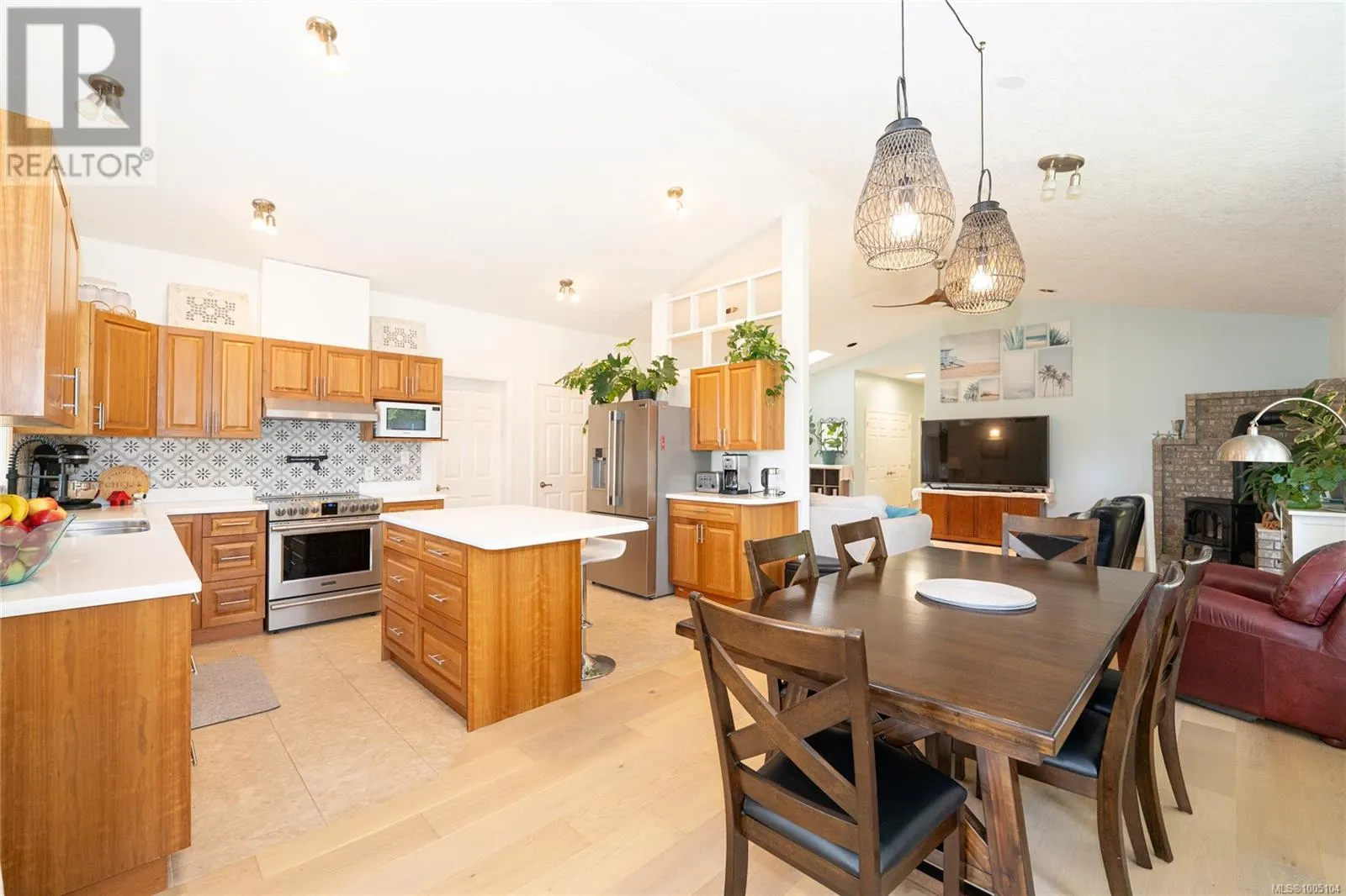 1185 Hutchinson Rd