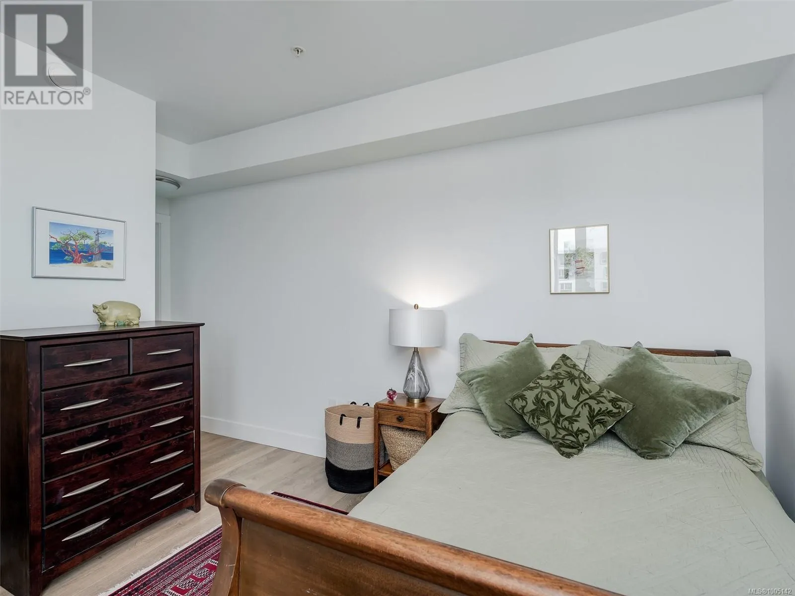 310 2461 Sidney Ave