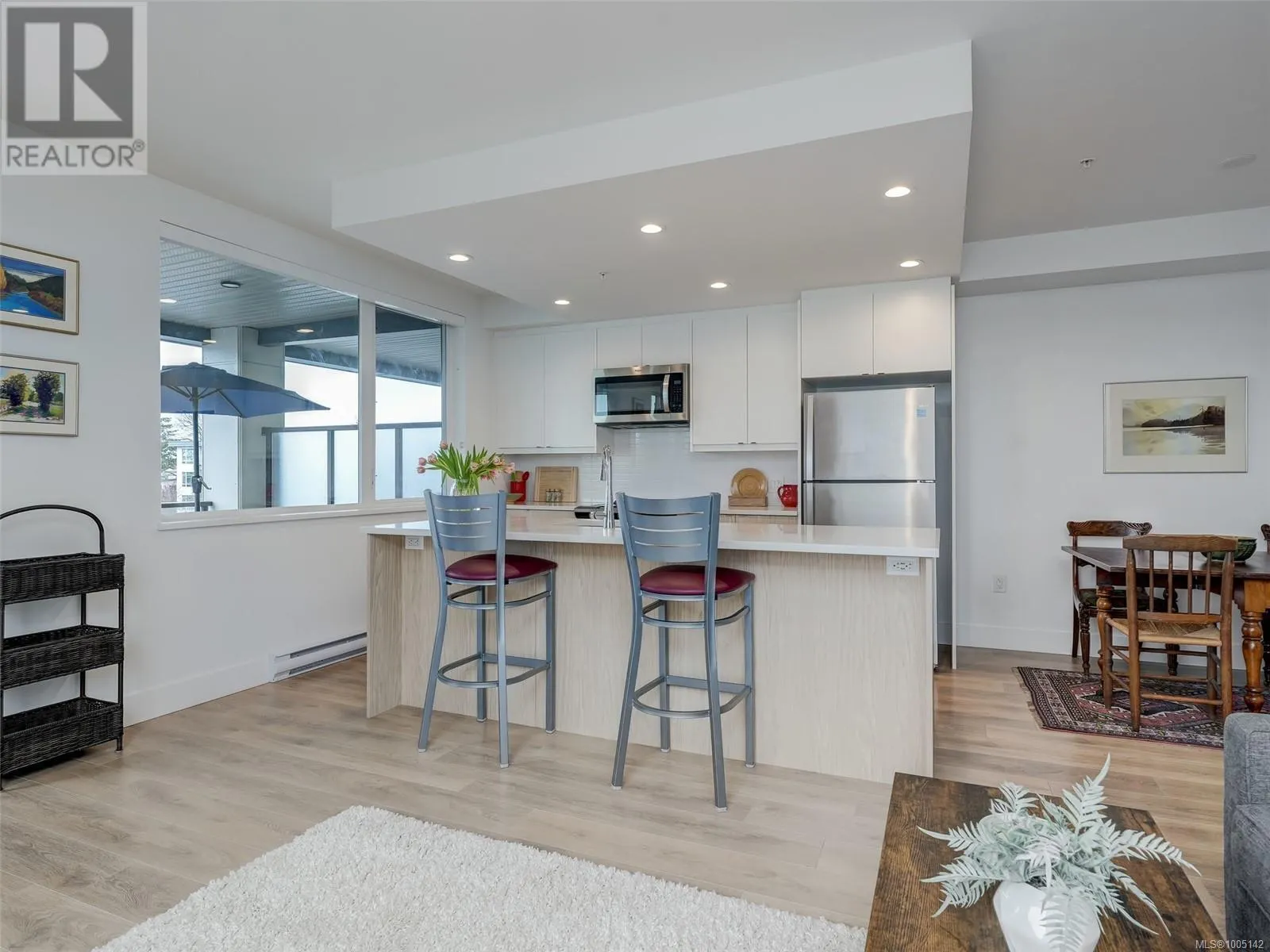 310 2461 Sidney Ave