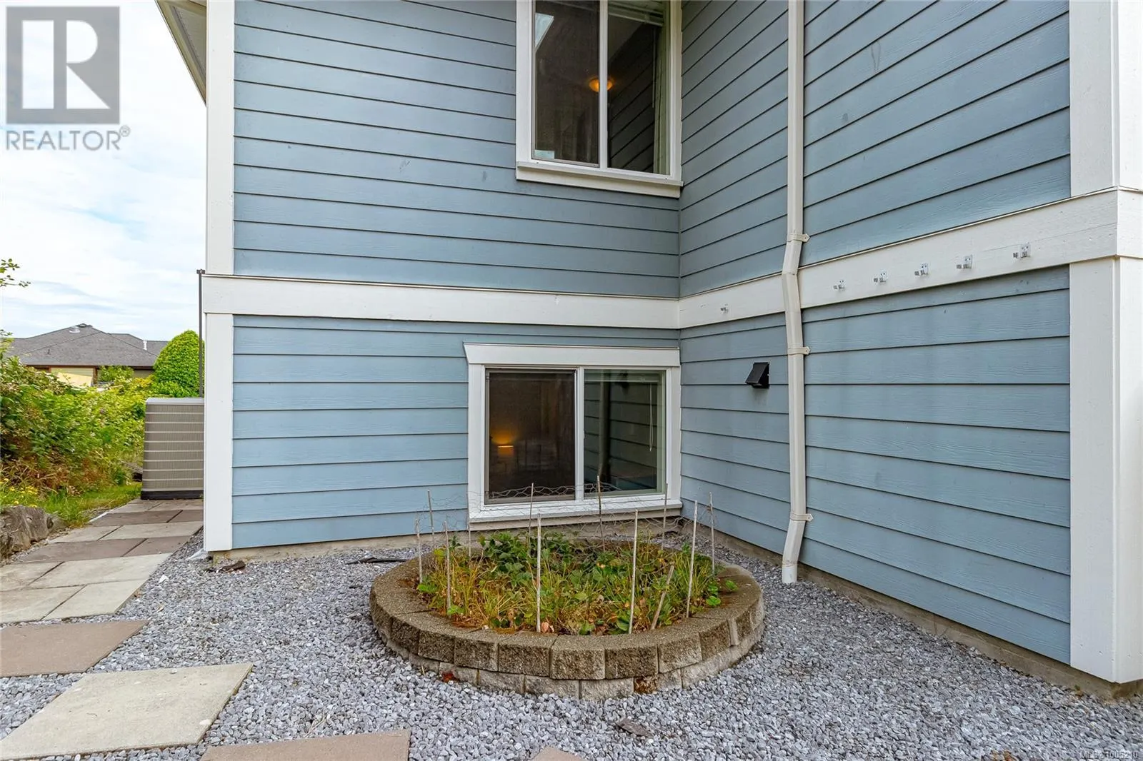 606 Stevens Pl