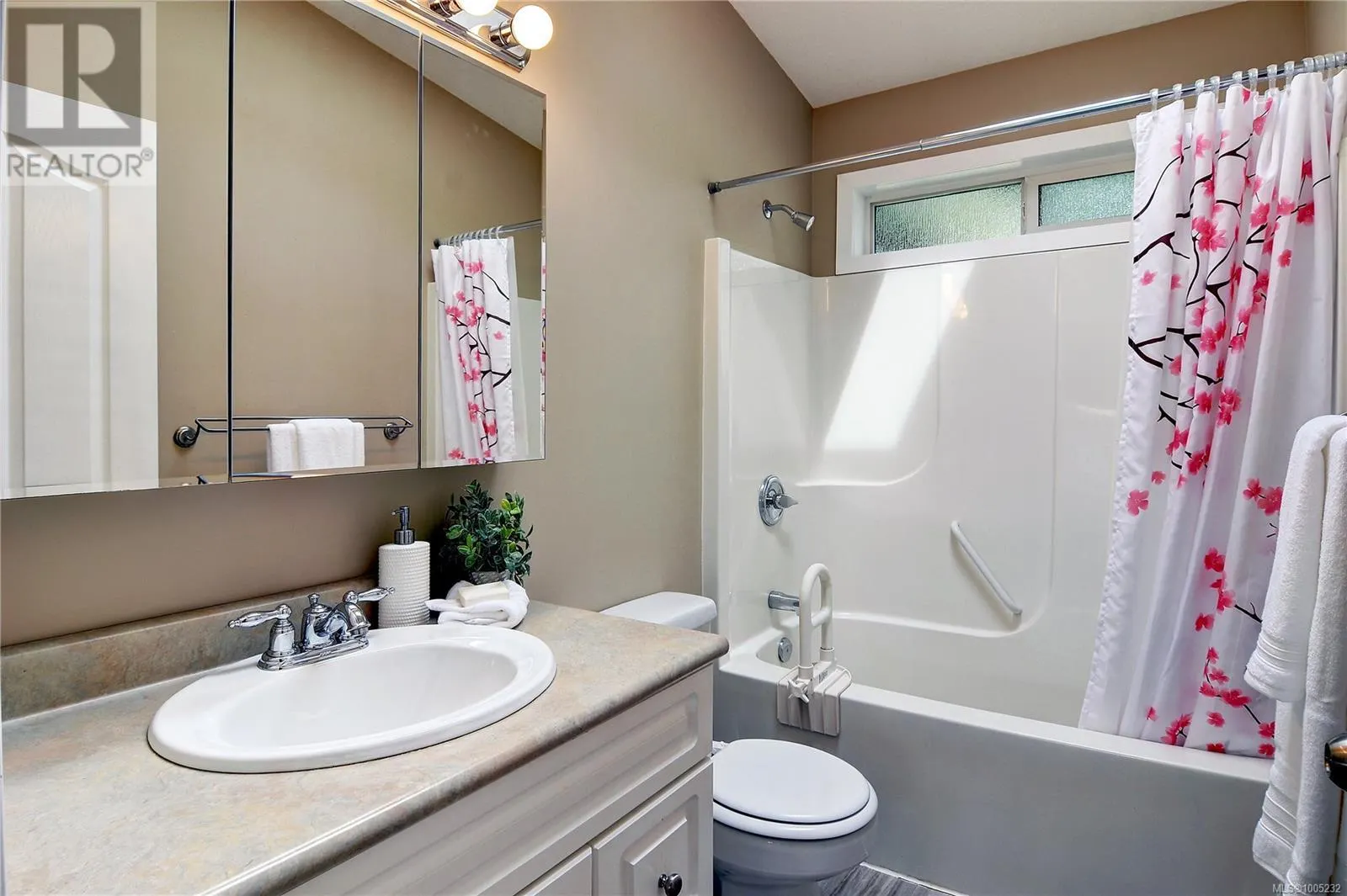 4837 Fairbrook Cres