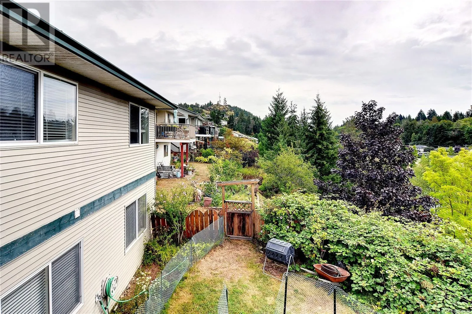 4837 Fairbrook Cres