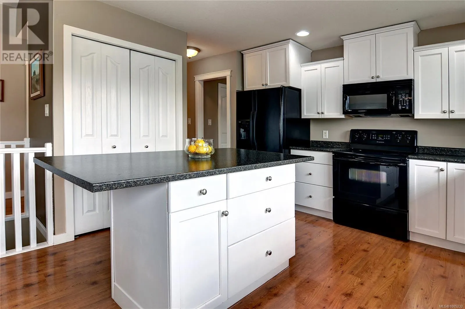 4837 Fairbrook Cres