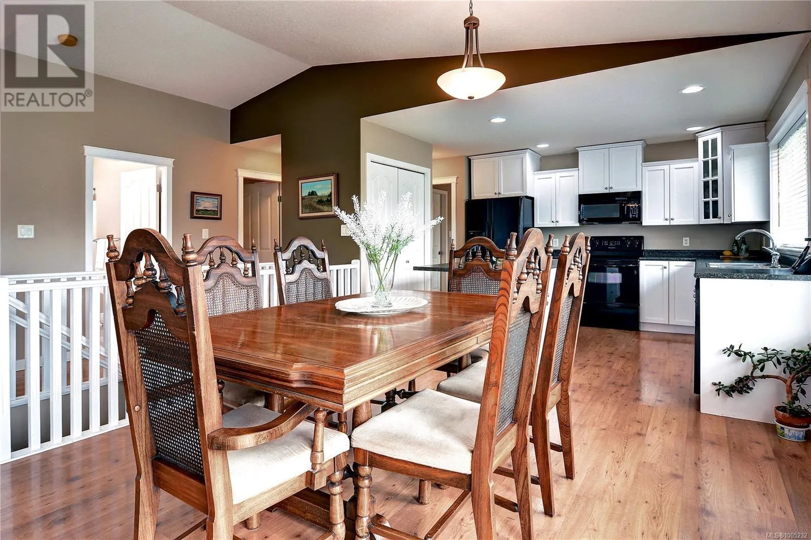 4837 Fairbrook Cres