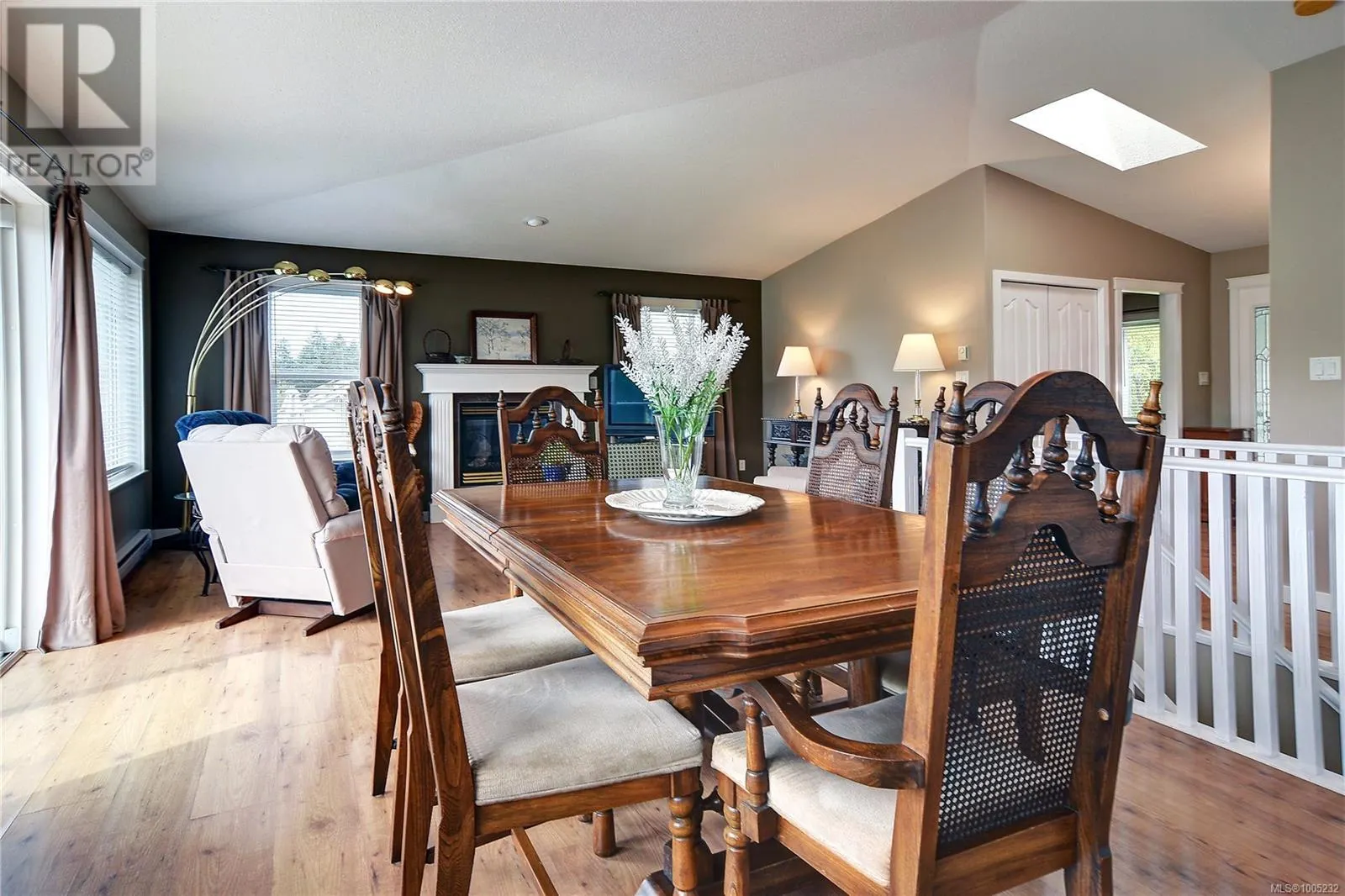 4837 Fairbrook Cres