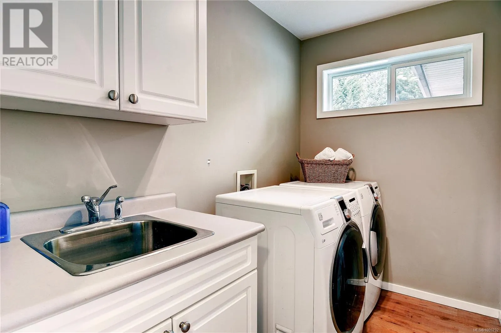 4837 Fairbrook Cres