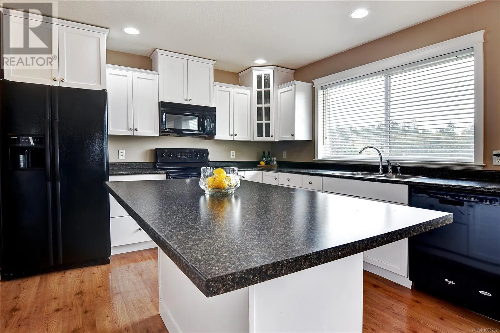 4837 Fairbrook Cres