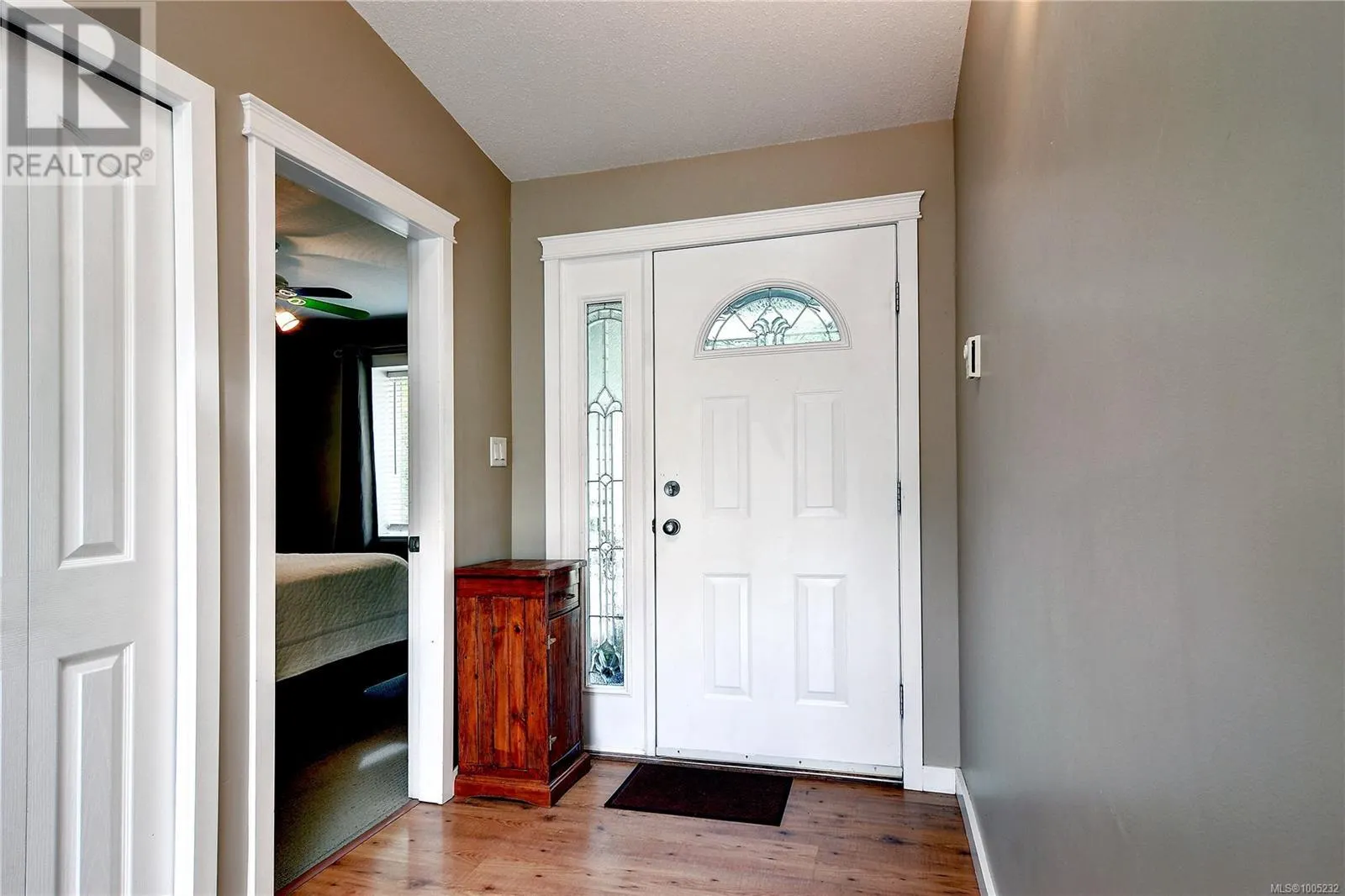4837 Fairbrook Cres