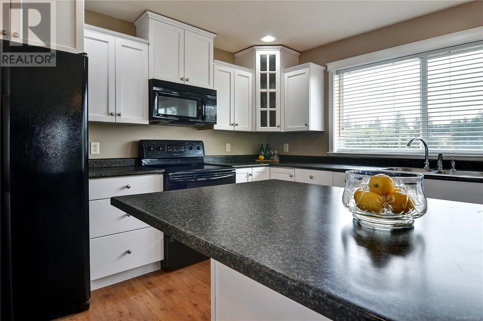 4837 Fairbrook Cres