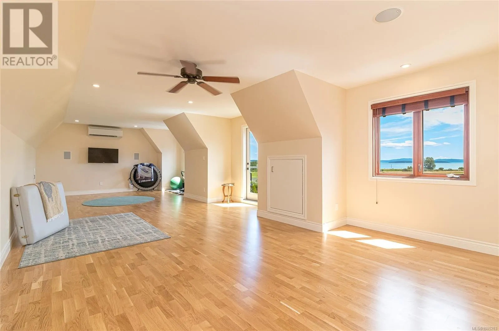 7014 Beach View Crt