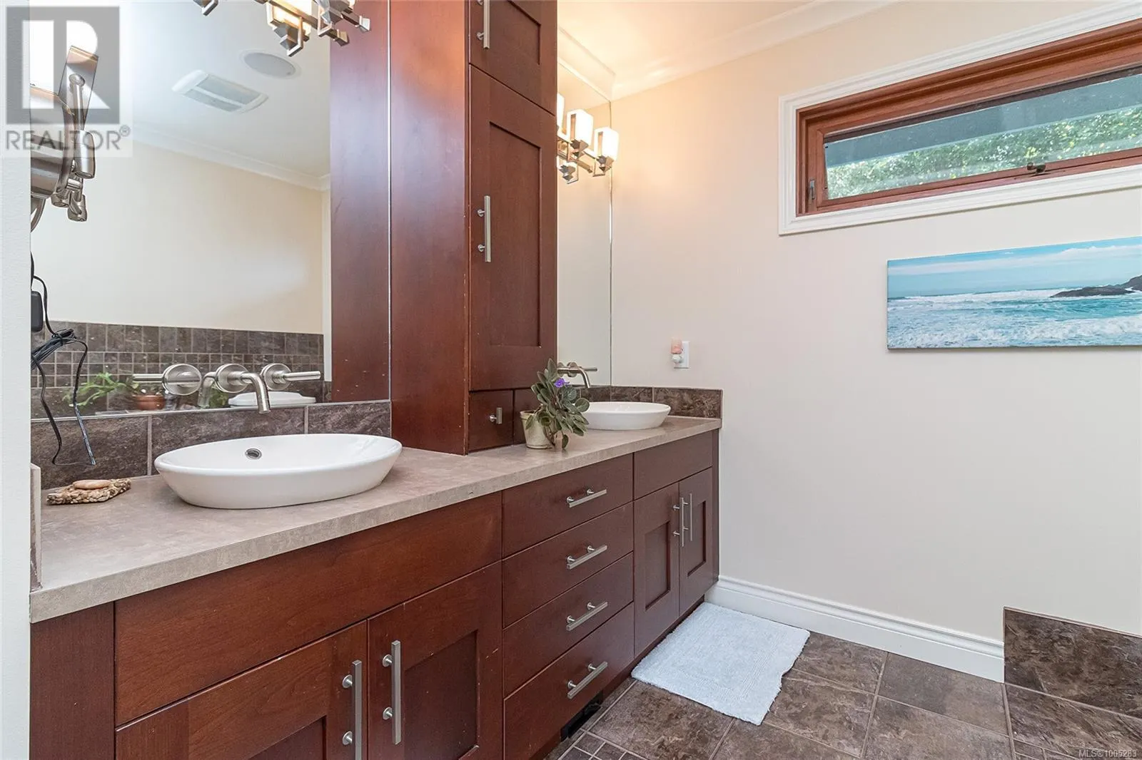 7014 Beach View Crt