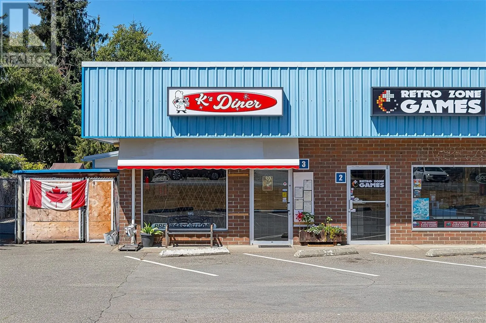 3 1343 Alberni Hwy