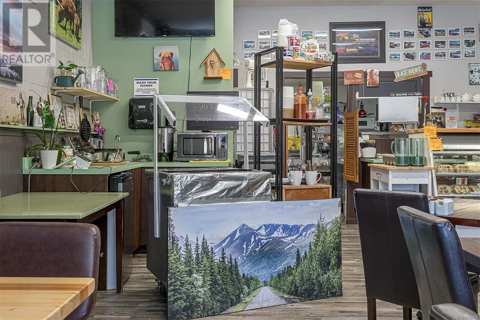 3 1343 Alberni Hwy