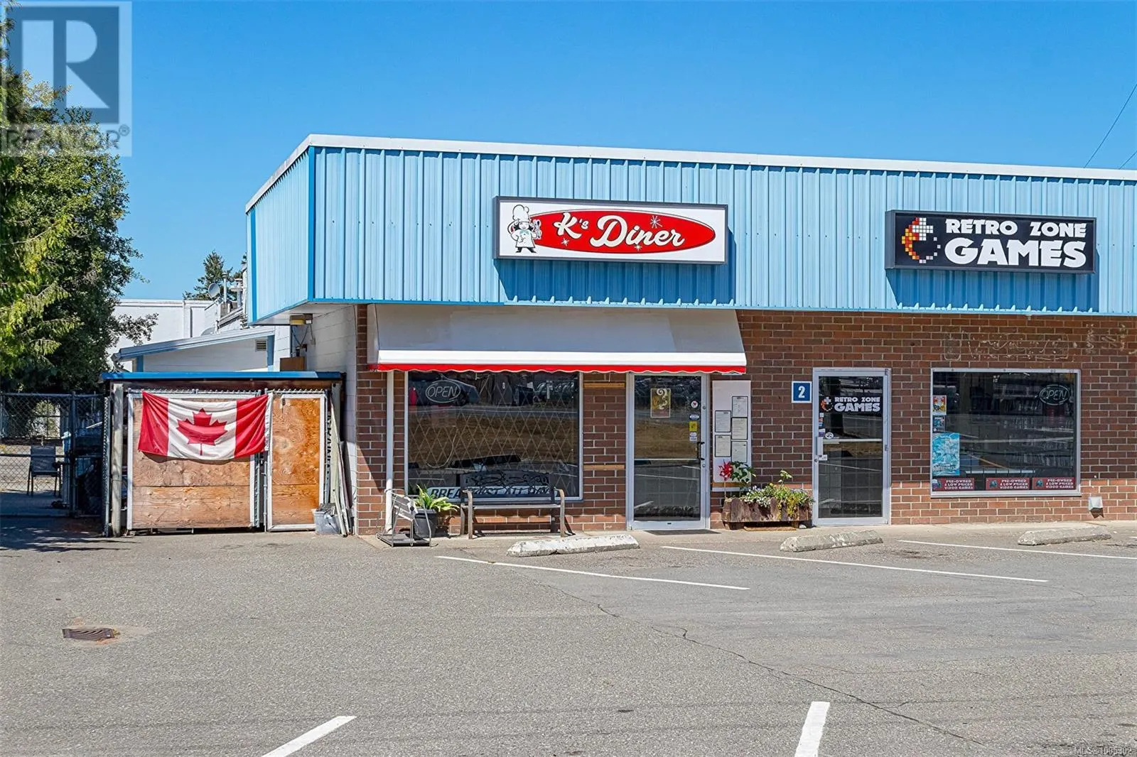 3 1343 Alberni Hwy
