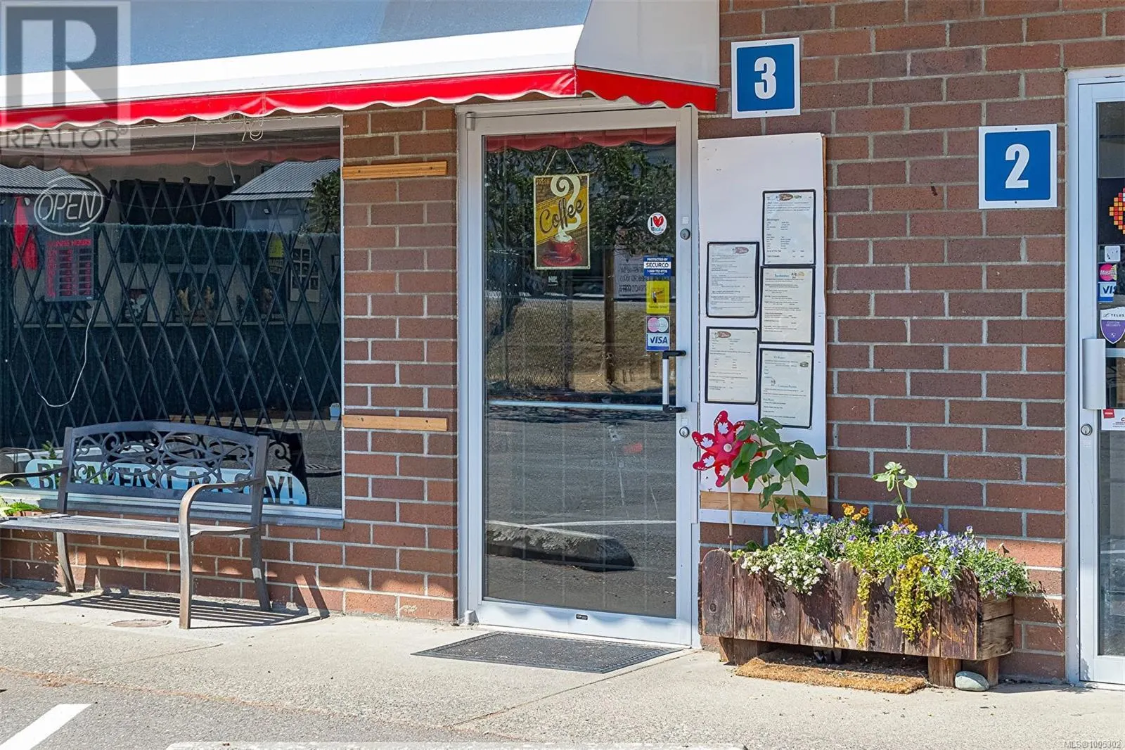 3 1343 Alberni Hwy