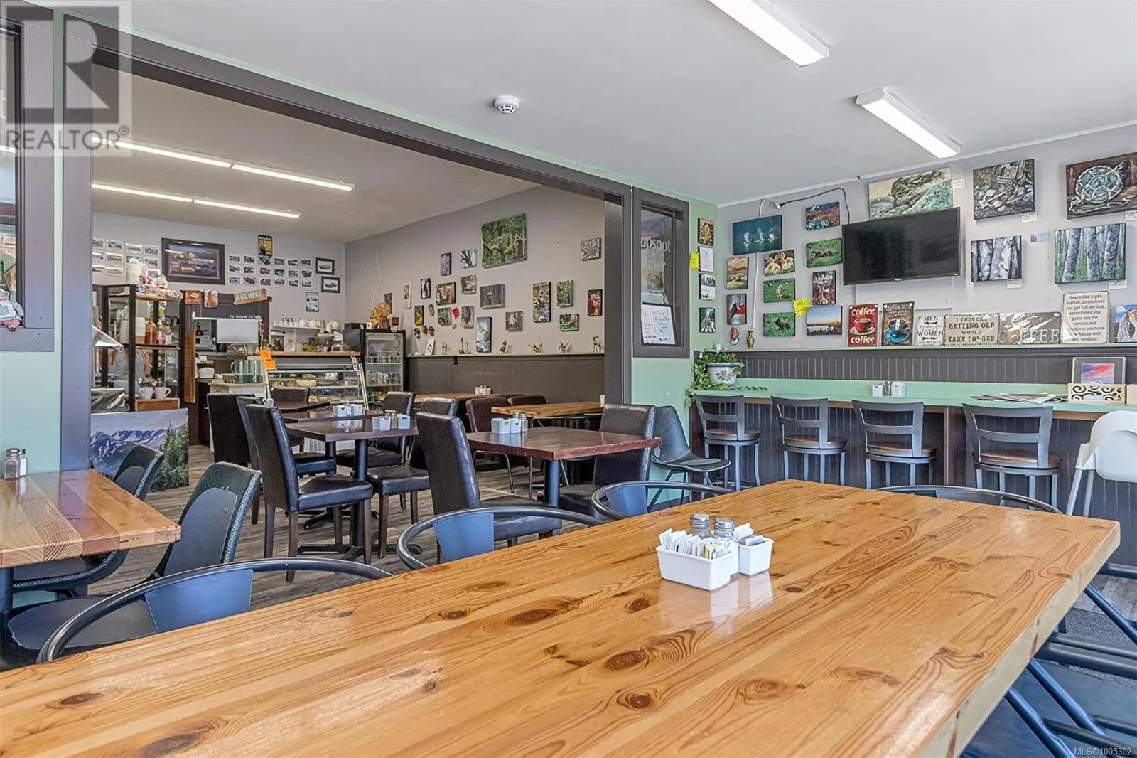 3 1343 Alberni Hwy