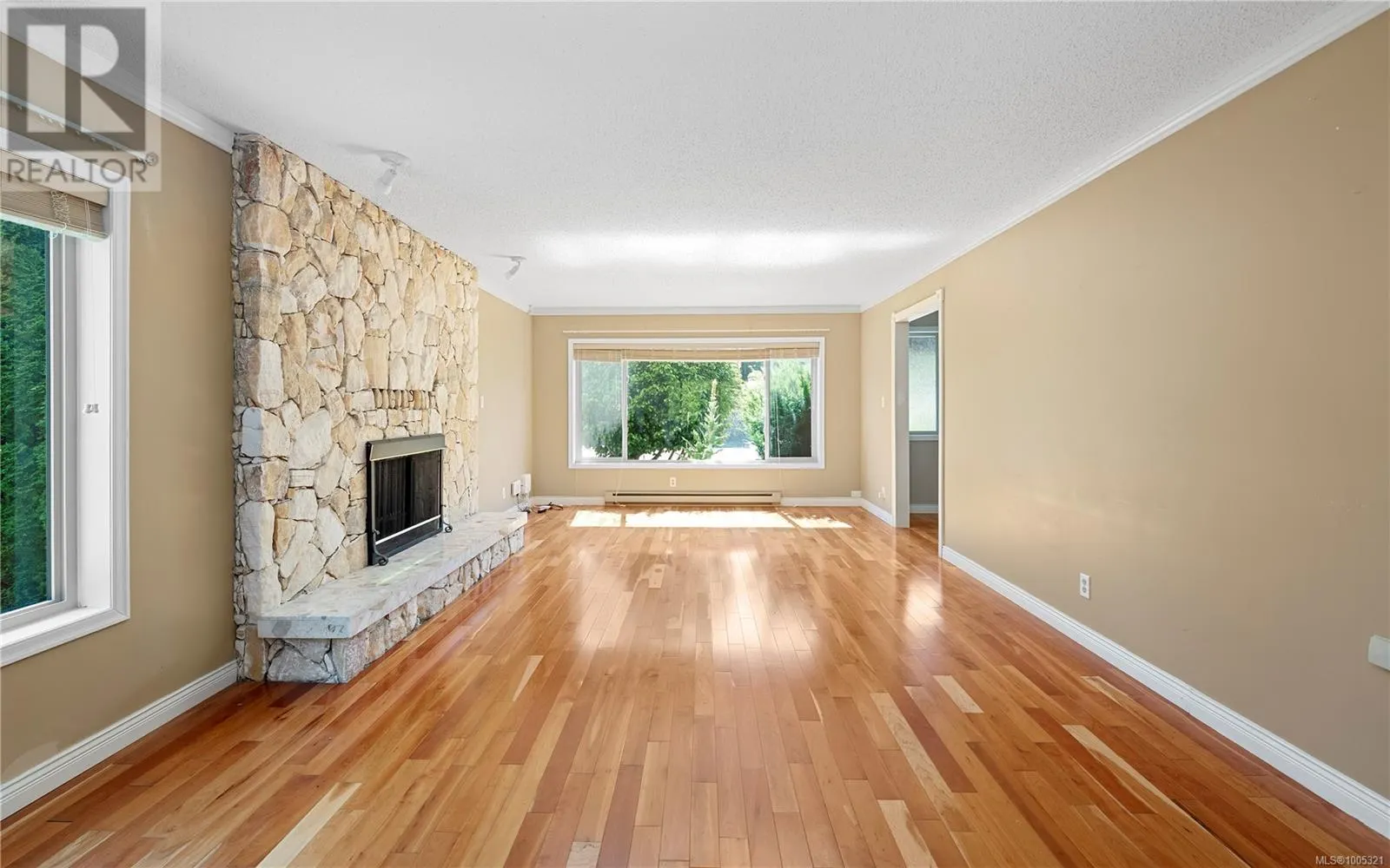 3152 Wessex Close