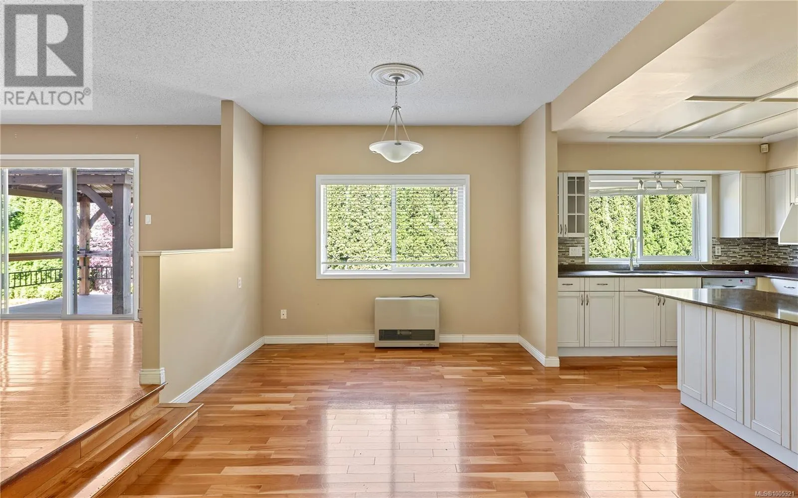3152 Wessex Close