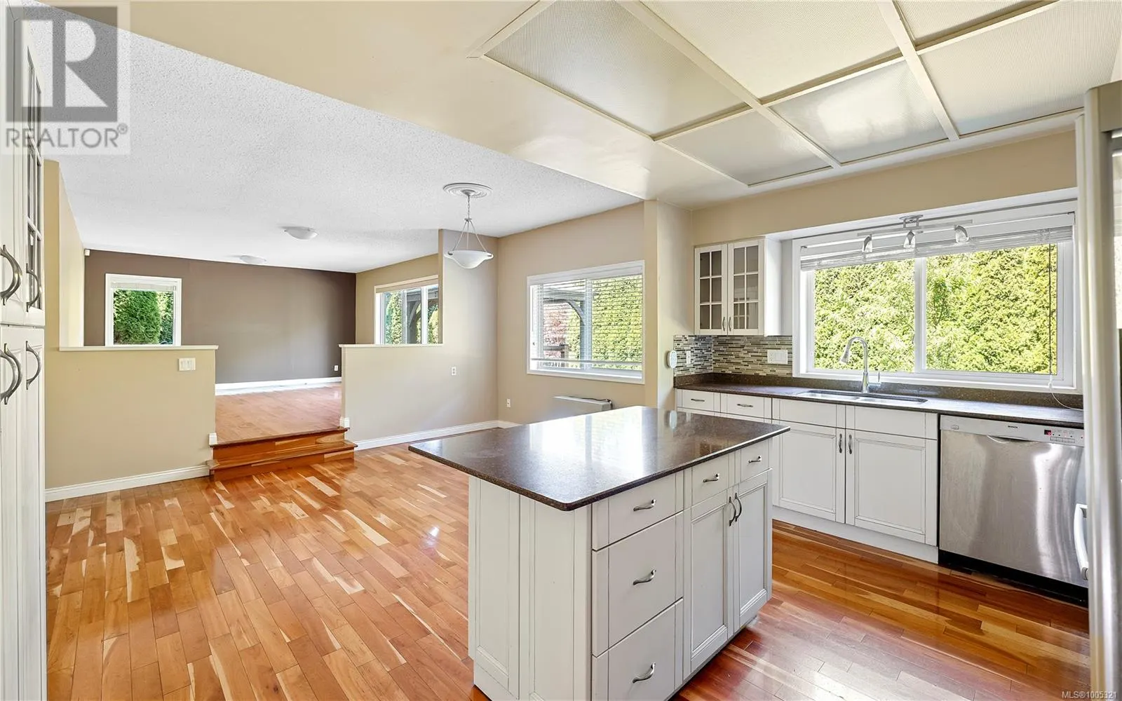 3152 Wessex Close