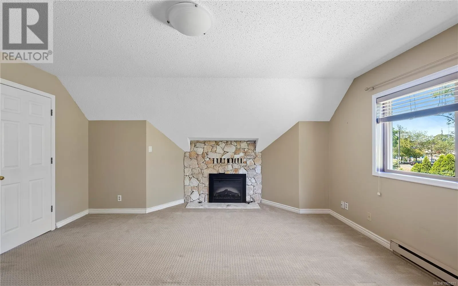 3152 Wessex Close
