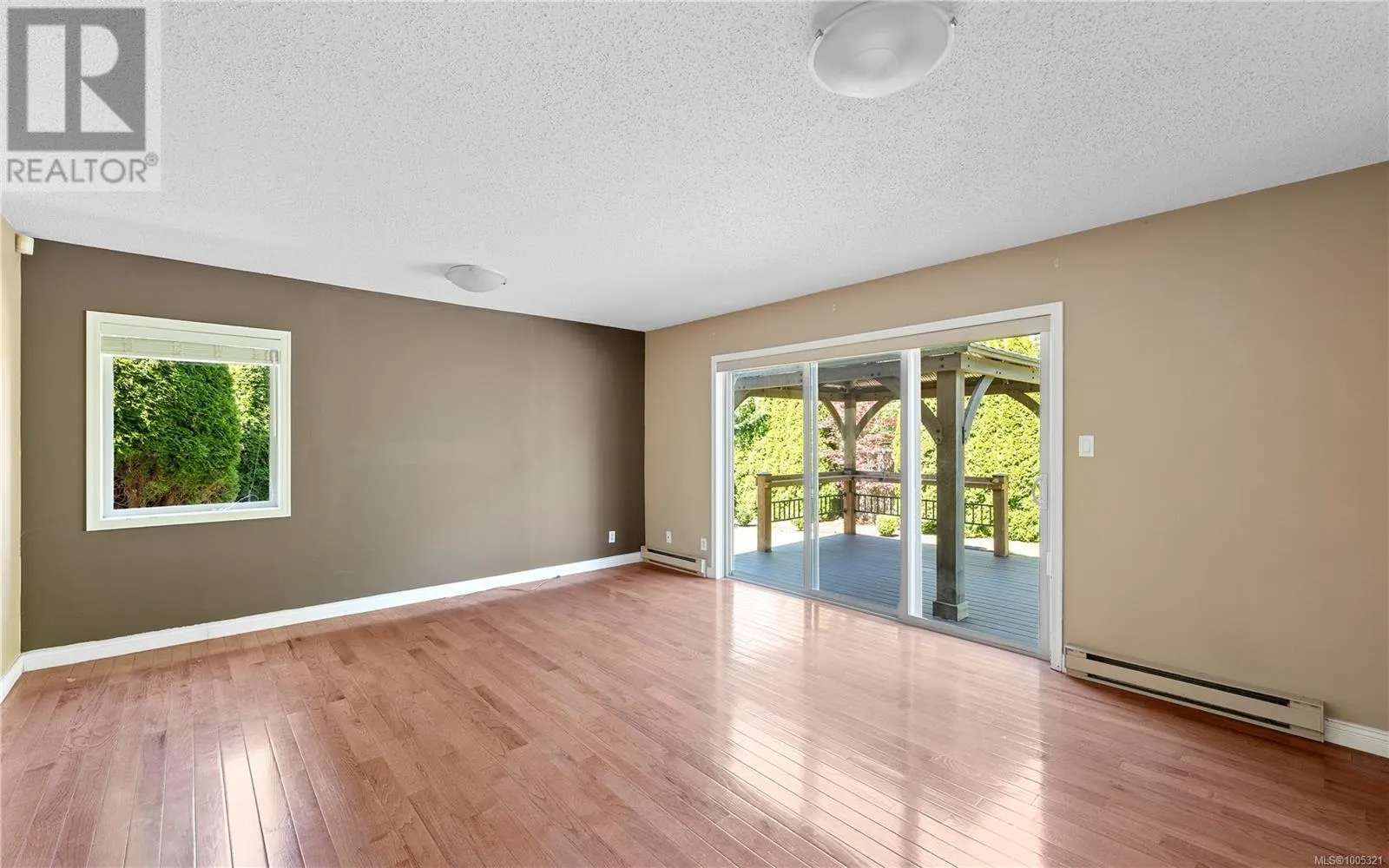 3152 Wessex Close