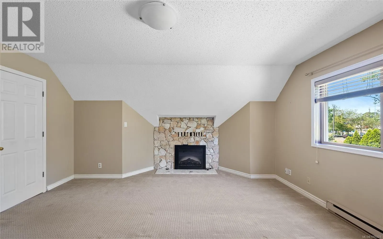3152 Wessex Close