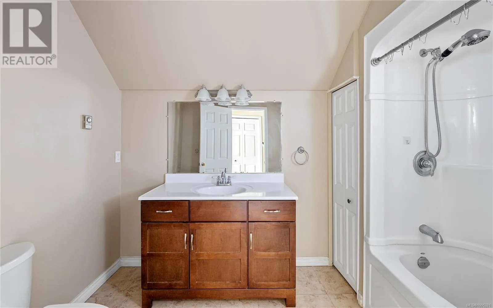3152 Wessex Close