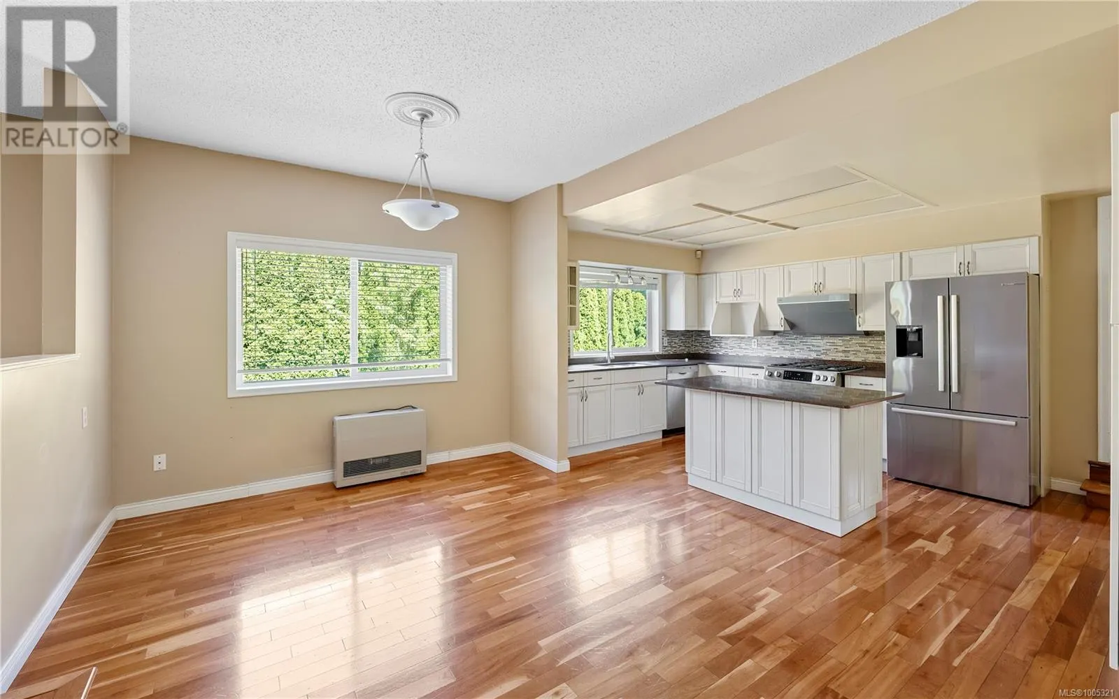 3152 Wessex Close