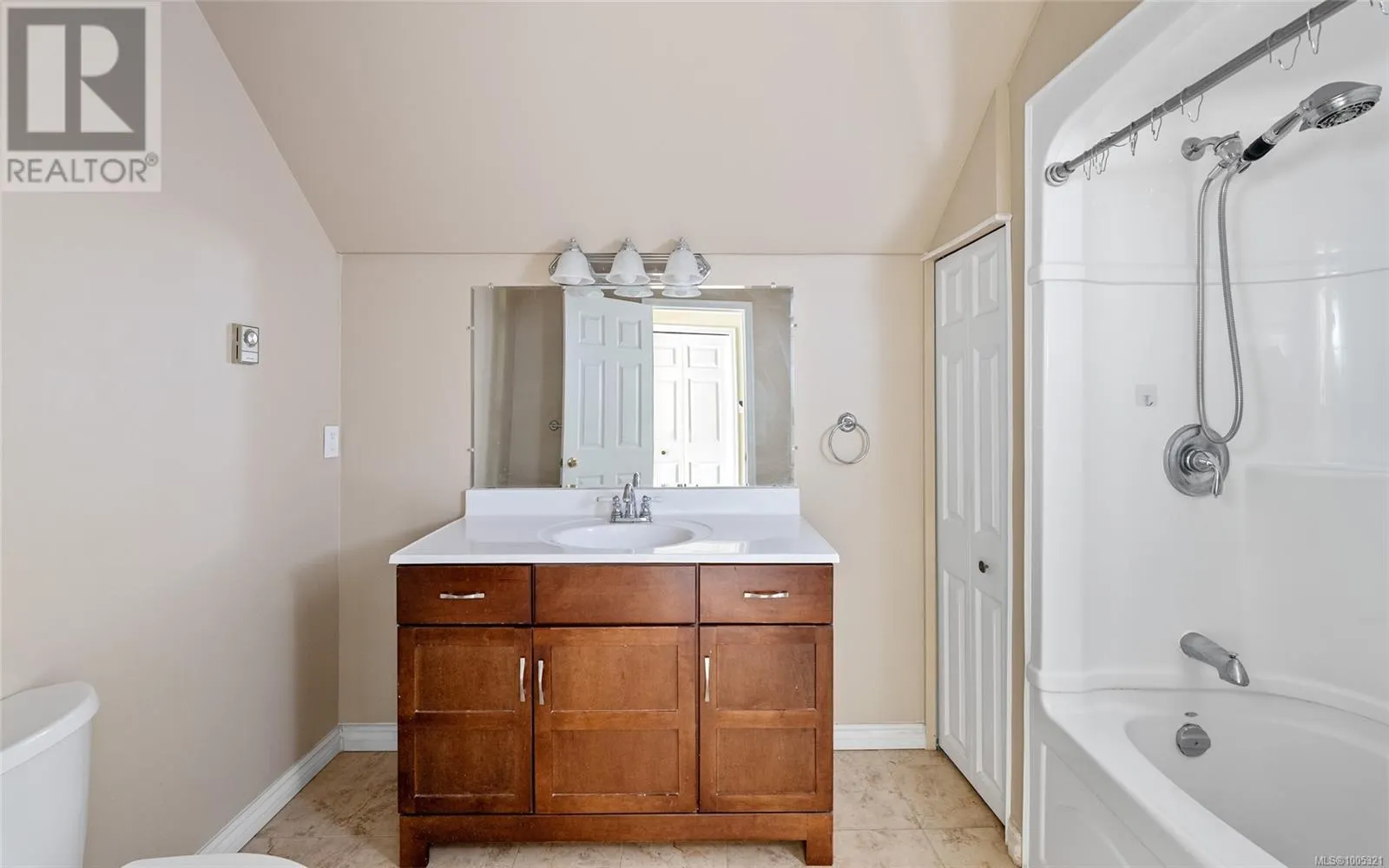 3152 Wessex Close