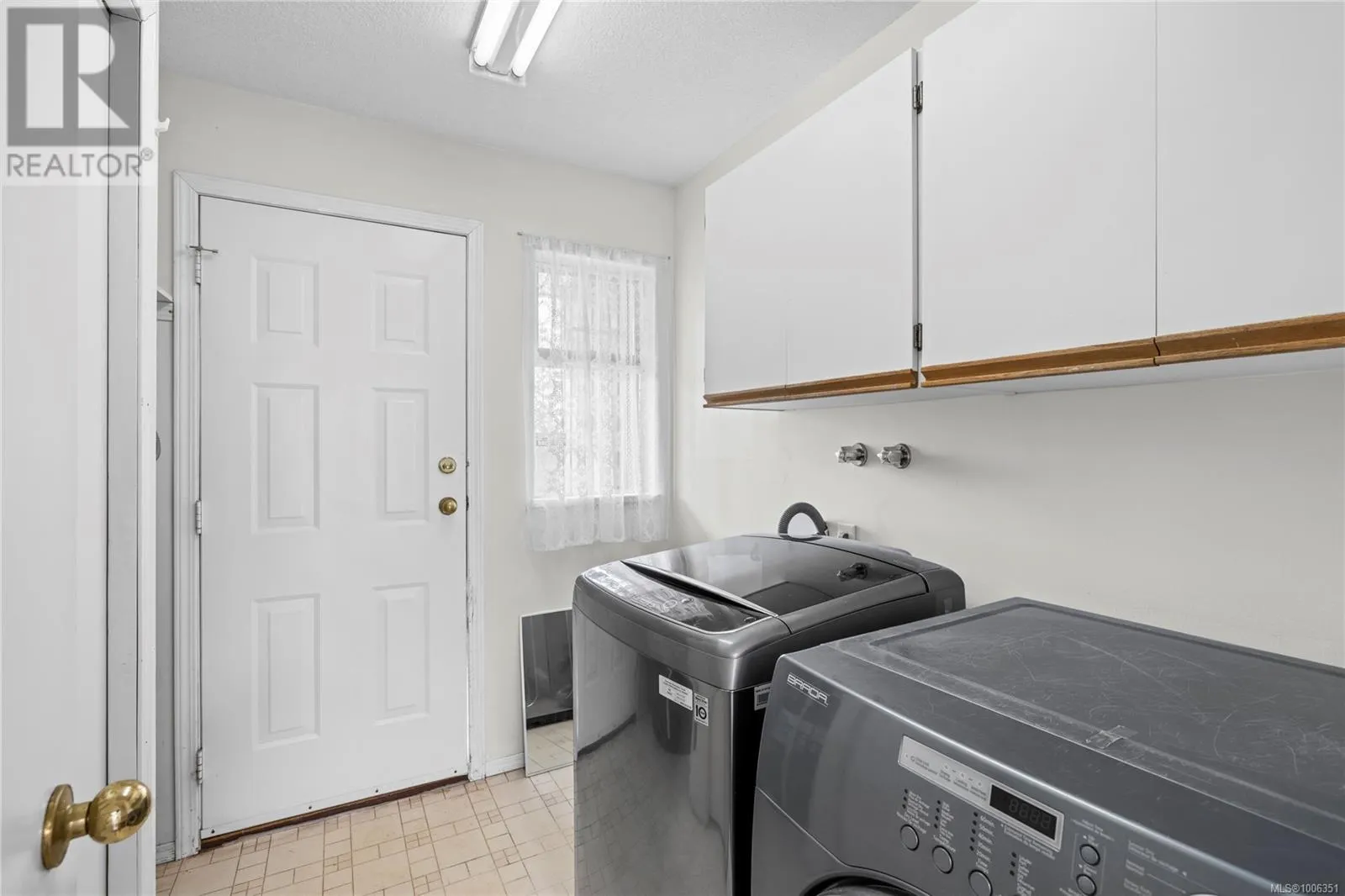 332 Moilliet St S
