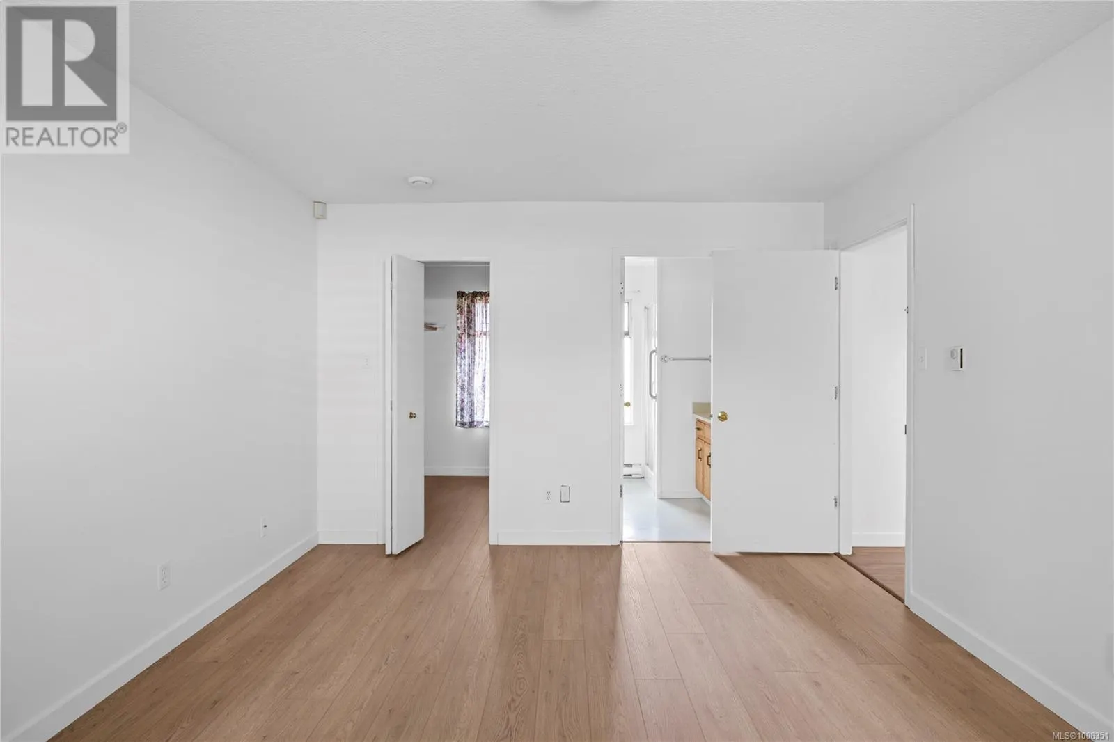 332 Moilliet St S