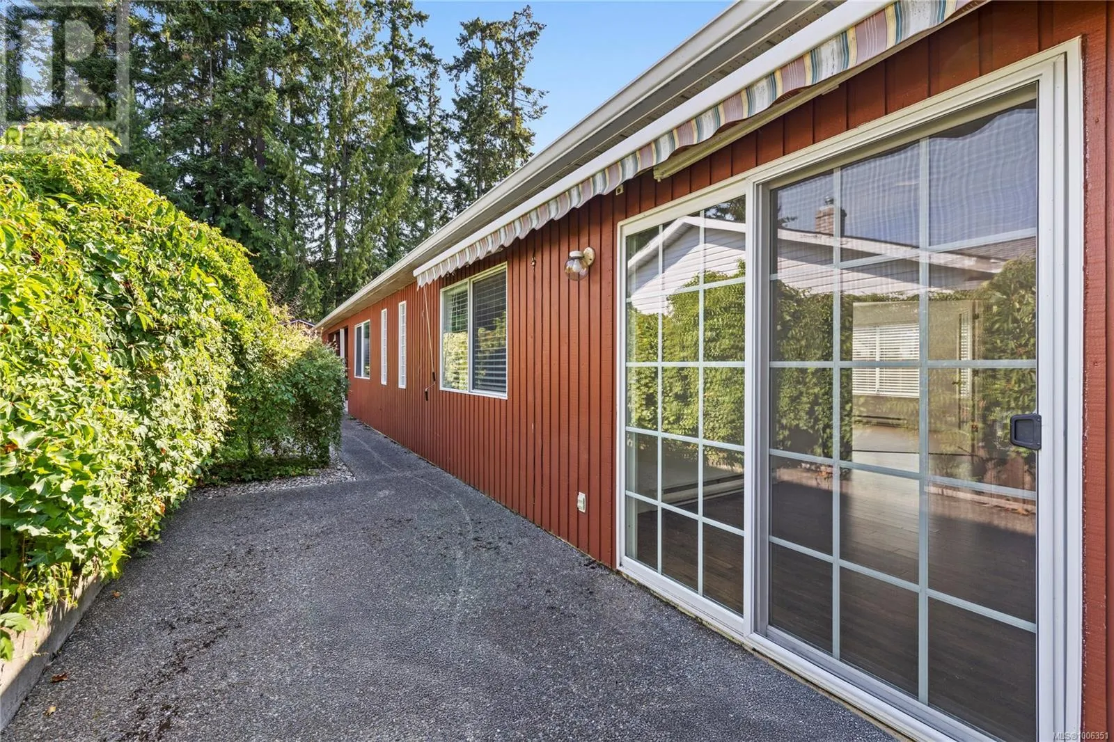 332 Moilliet St S