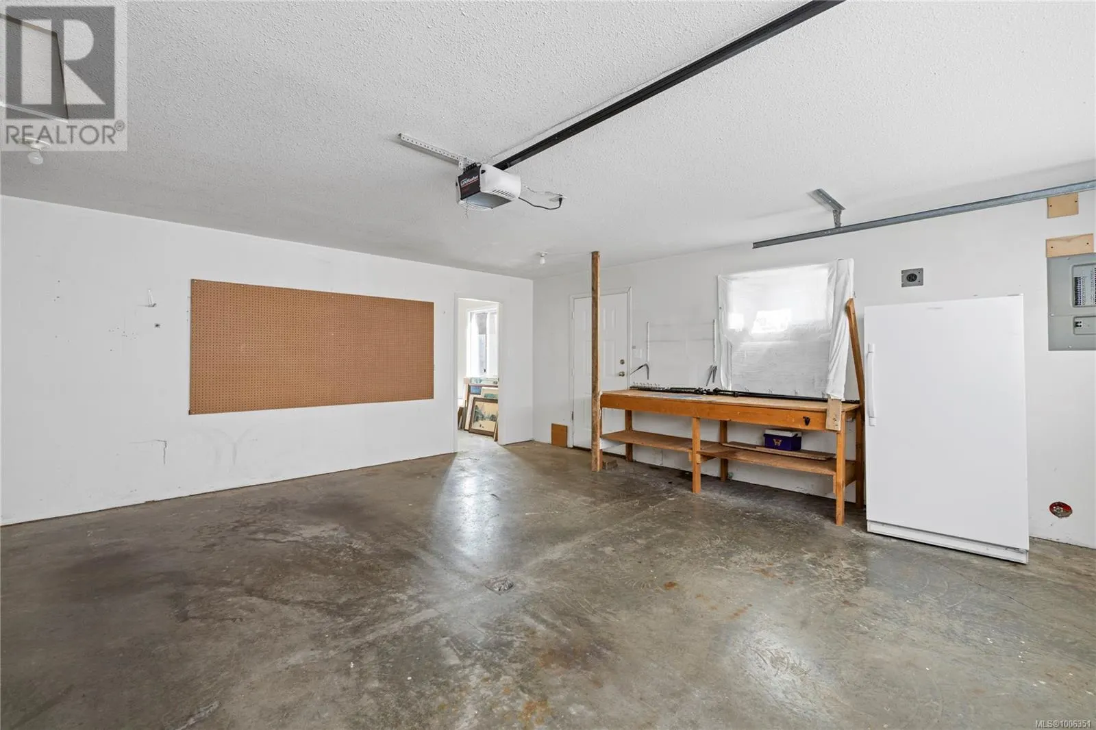 332 Moilliet St S