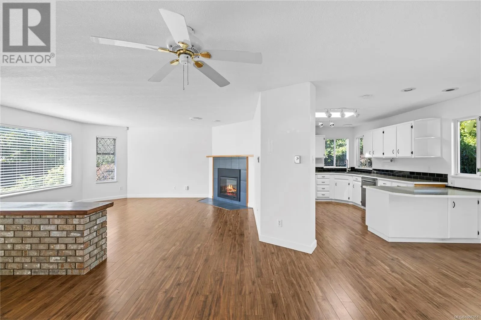 332 Moilliet St S