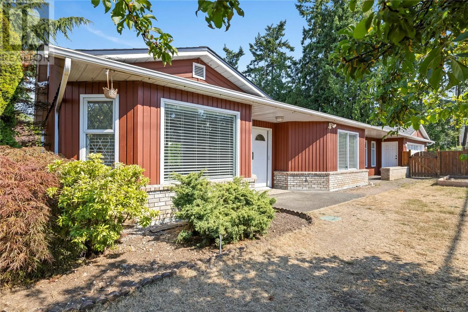 332 Moilliet St S