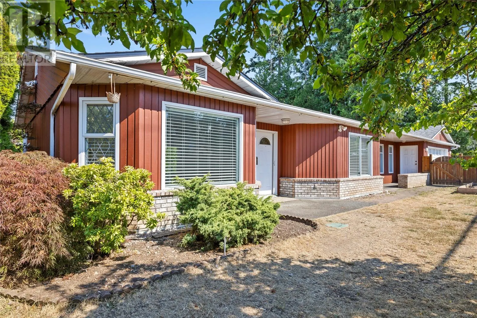 332 Moilliet St S