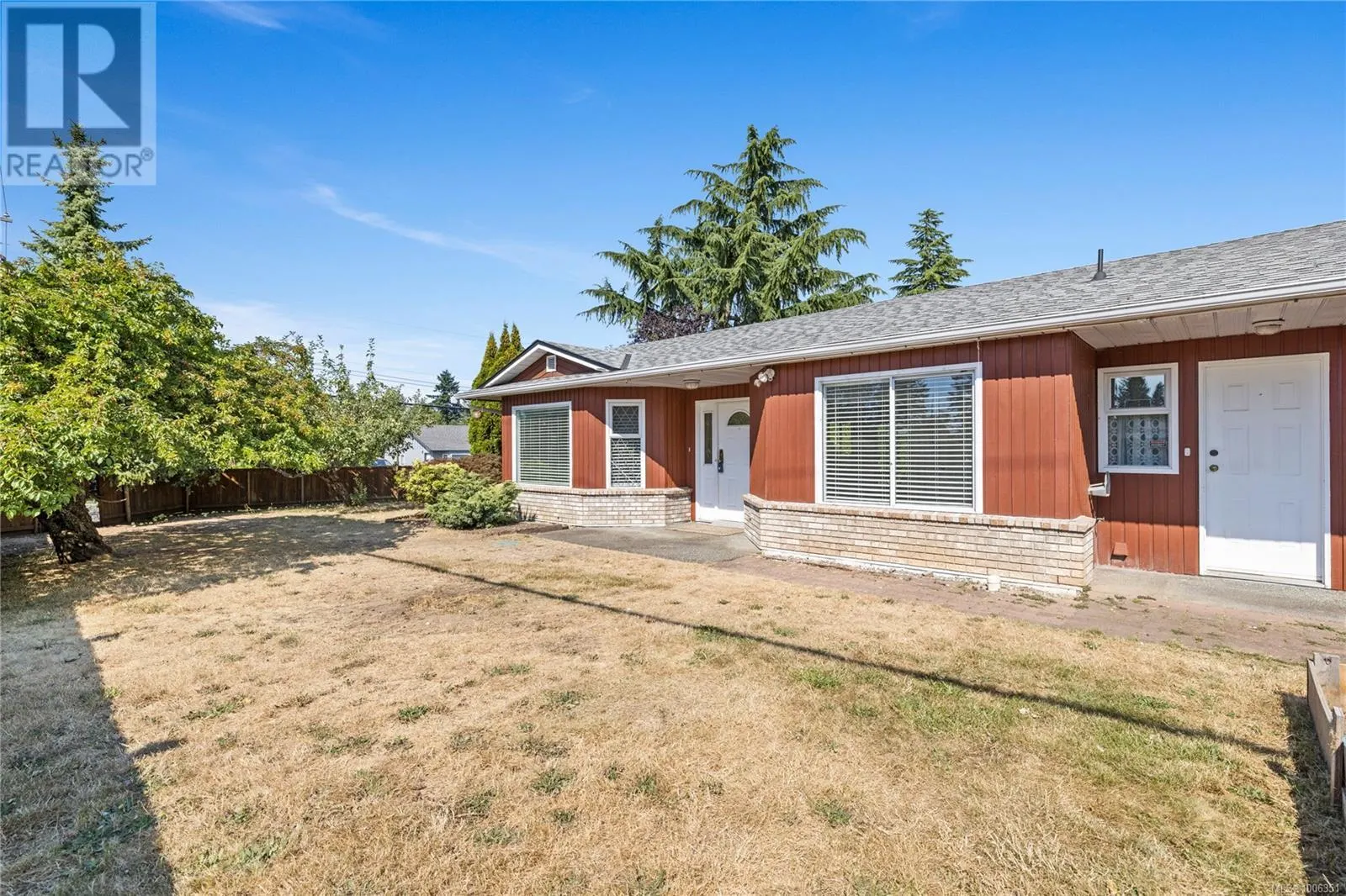 332 Moilliet St S