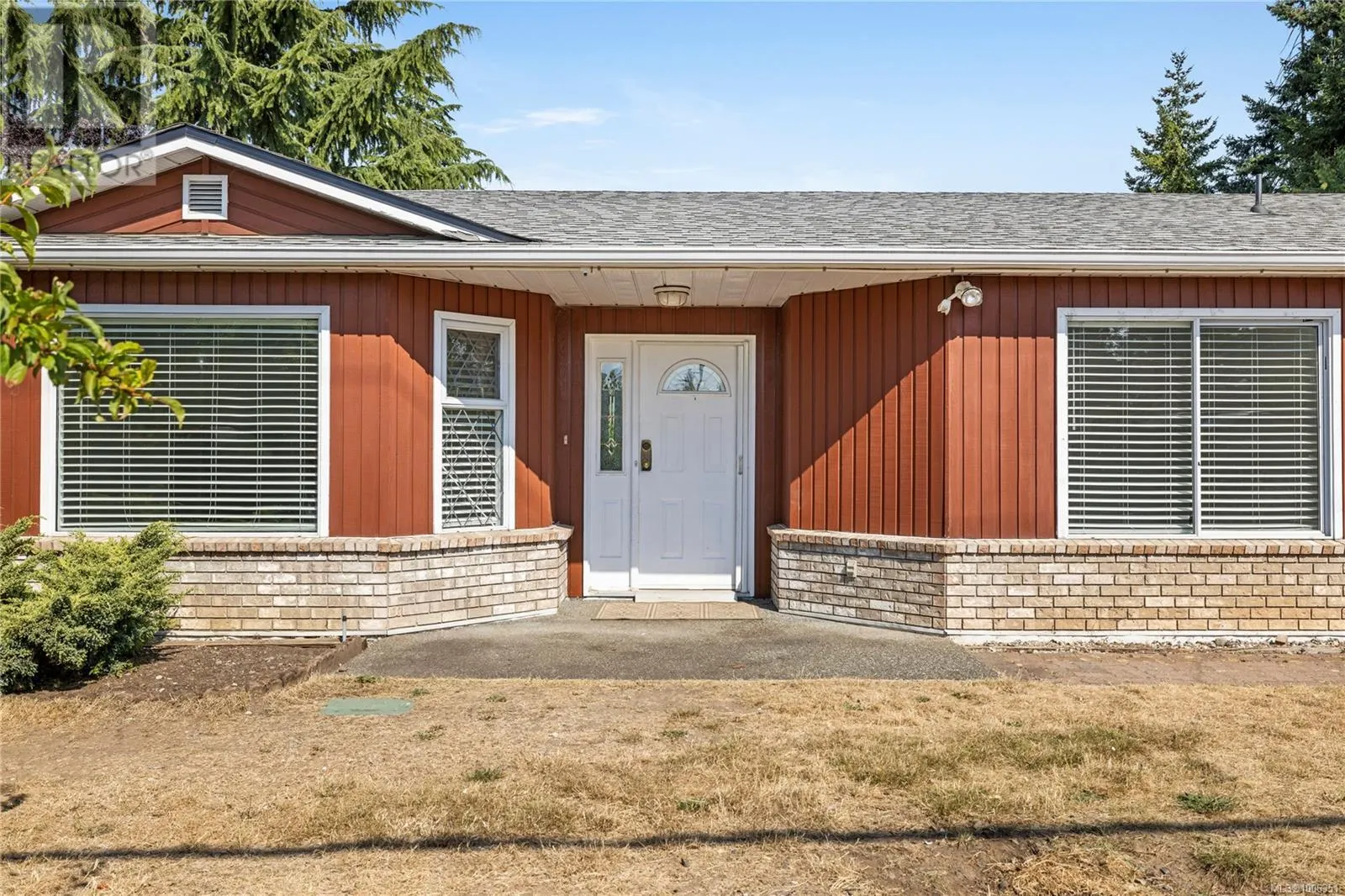 332 Moilliet St S