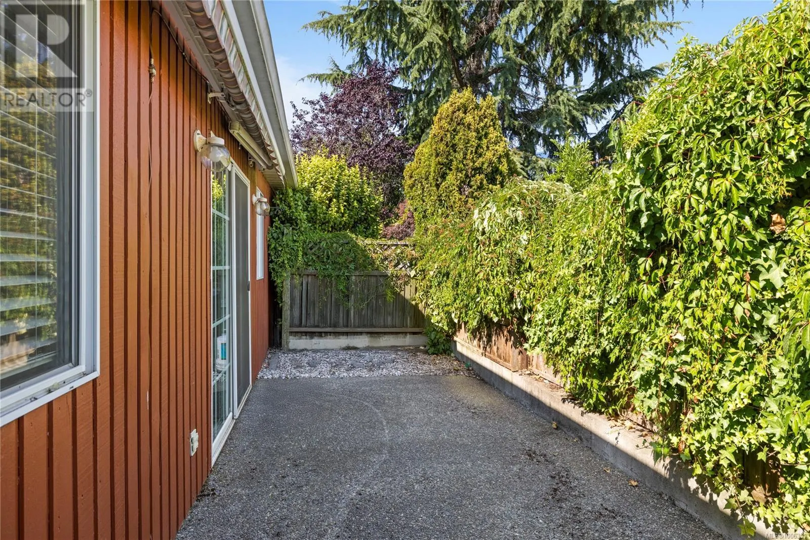 332 Moilliet St S