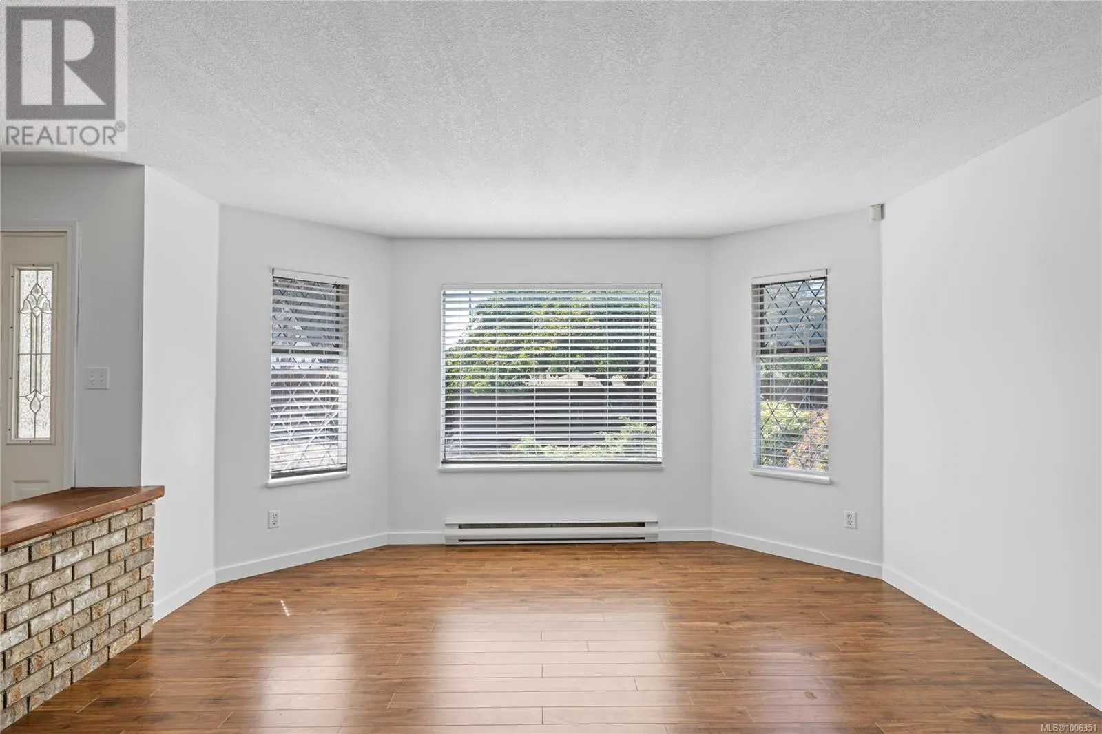 332 Moilliet St S