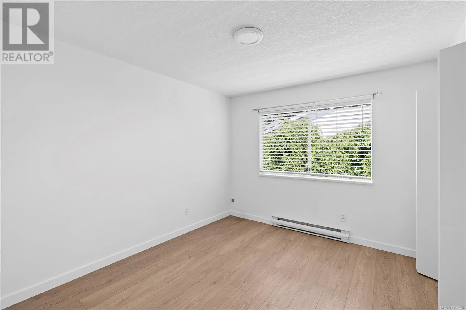 332 Moilliet St S